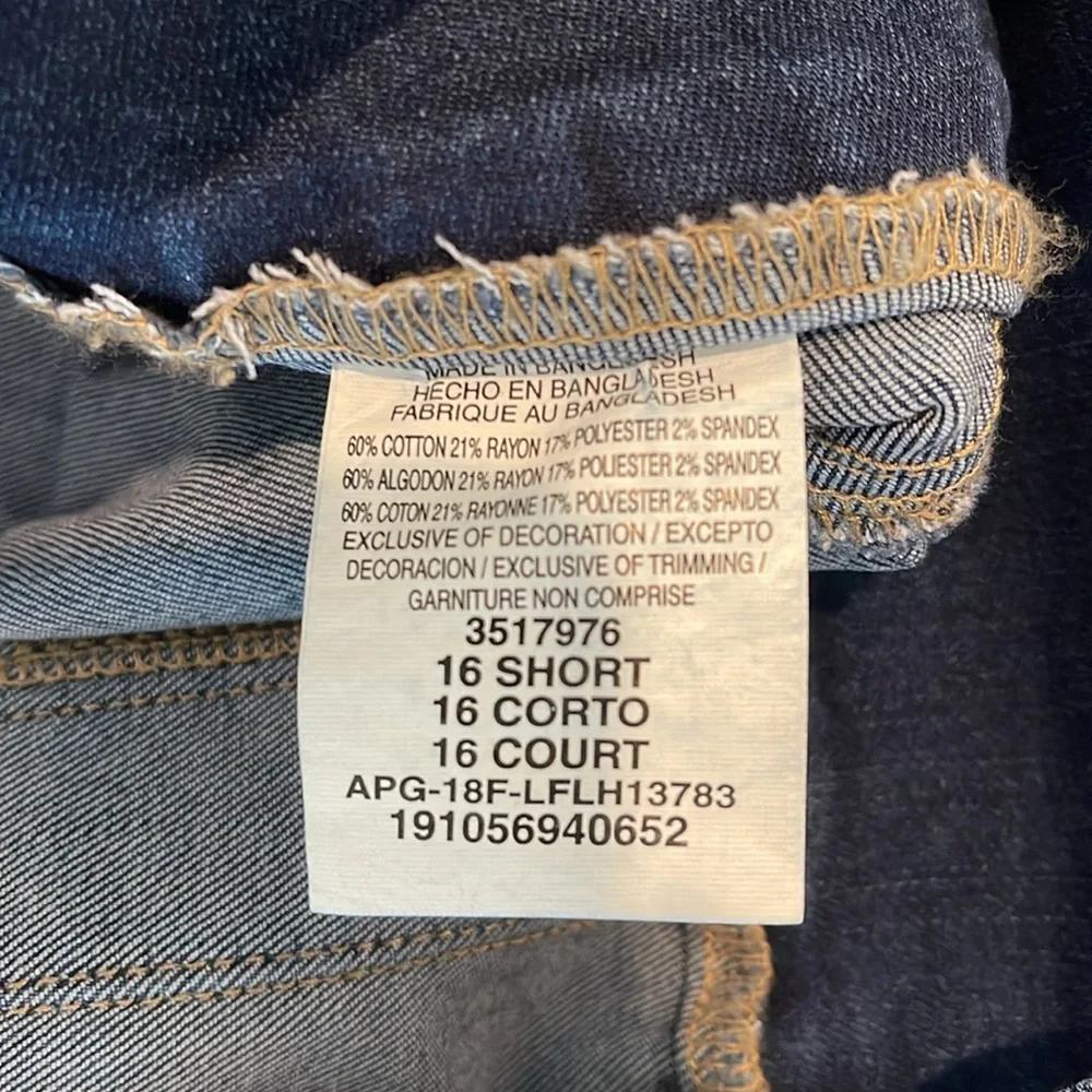 Lee | slim fit slim leg mid rise sculpting pull on jeans Sz 16 short